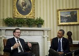 Mariano Rajoy (i), y Barack Obama (c), durante la reunión mantenida en la Casa Blanca. / Efe