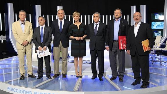 Federico Sosa Wagner (UPyD); Ramon Tremosa (Coalición por Europa), Esteban González Pons (PP), la moderadora María Casado, Ramón Jaúregui (PSOE), Willy Meyer (IU) y Josep María Terricabras (ERC), ayer antes del debate electoral en televisión.