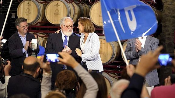 Cañete junto a Dolores de Cospedal en Quintanar de la Orden.