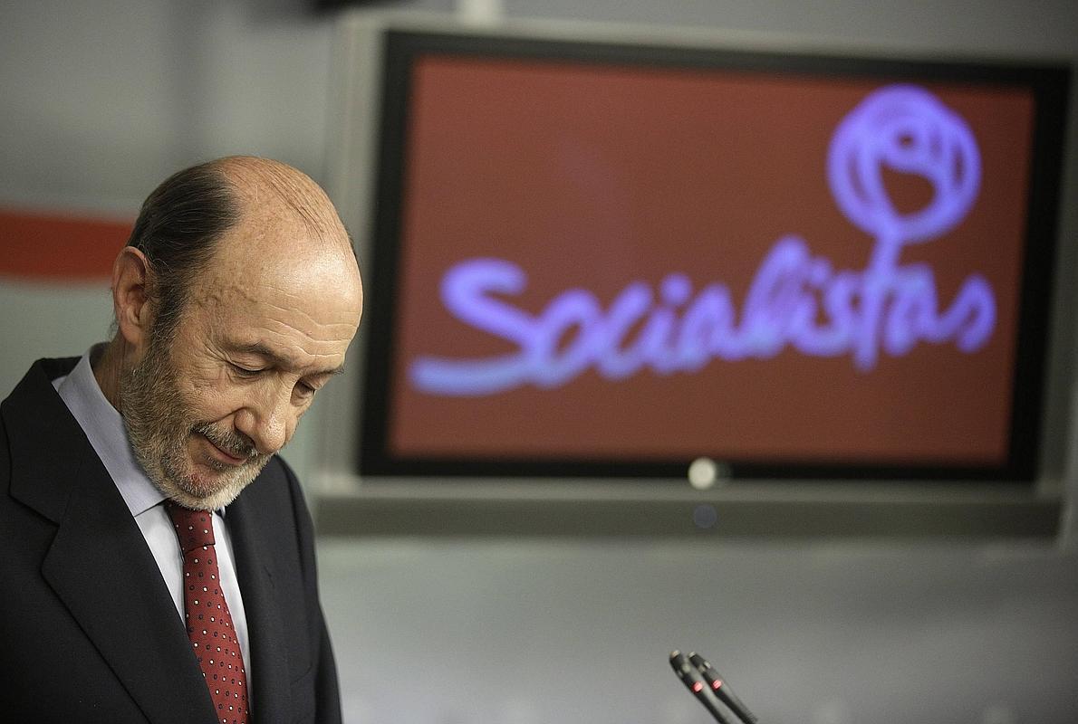 El secretario general del PSOE, Alfredo Pérez Rubalcaba, esta mañana en Ferraz.