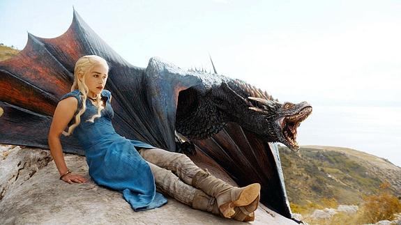 Emilia Clarke en el papel de Daenerys Targaryen. 