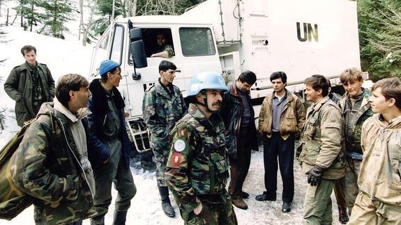 Un convoy holandés en Srebrenica en 1994. 