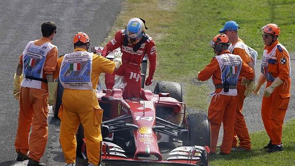 Momento en el que Fernando Alonso abandonaba en Monza. 