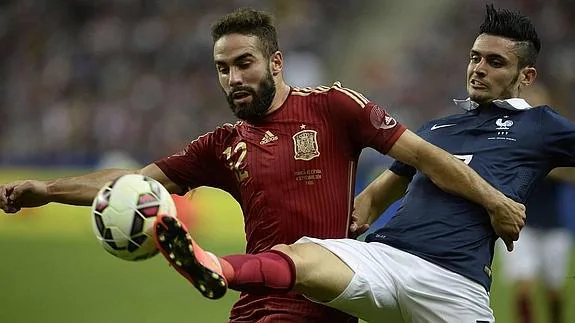 El madridista Carvajal, durante su debut con España. 