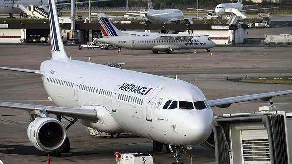 Un avión de Air France en el aerropuerto de Orly en París. 