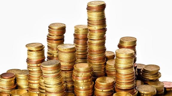 Una torre de monedas.