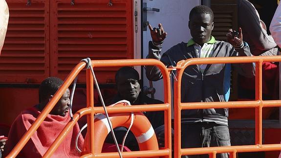 Algunos de los inmigrantes salvados.