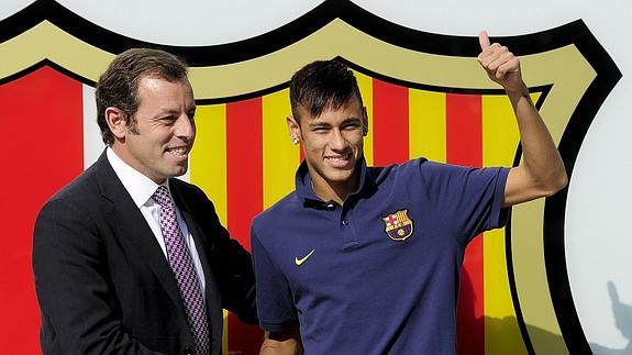 Neymar y Sandro Rosell, el día de su presentación con el Barcelona. 