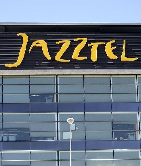 Logotipo de Jazztel en la sede central de Madrid. 