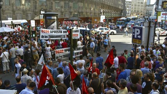 Concentración en Madrid contra los despidos en Indra. 