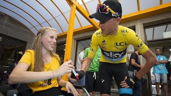 Froome (d), en un acto en el Tour de Francia. 