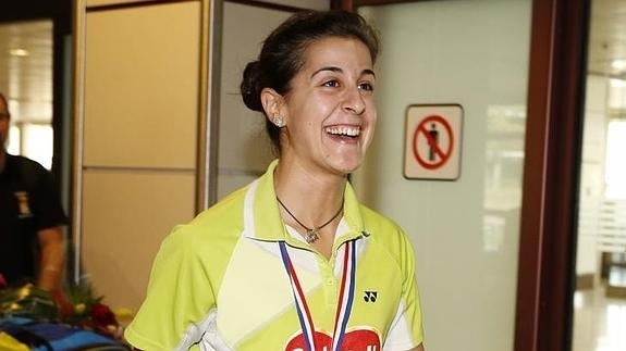 Carolina Marín a su llegada al aeropuerto. 