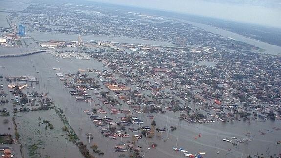 Vista aérea de las inundaciones posteriores al huracán Katrina el 29 de agosto de 2005 en Nueva Orleans (EE UU).