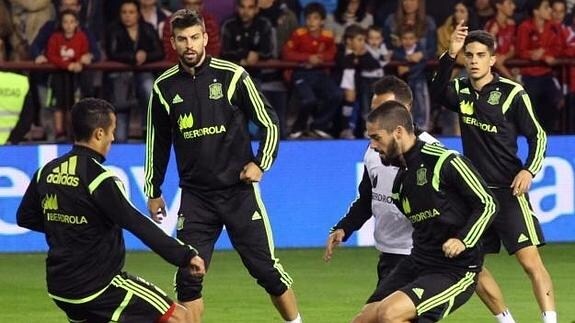 Gerard Piqué durante el entrenamiento en Logroño. 