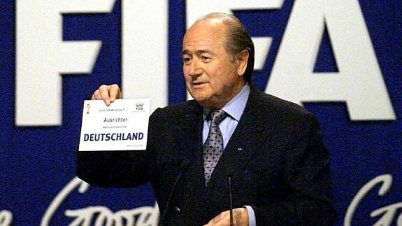 Joseph Blatter, durante el anuncio de Alemania como país anfitrión del Mundial 2006. 