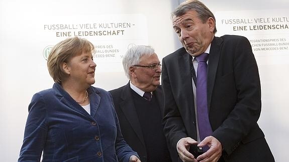 Niersbach (d), Zwanziger y Merkel (i). 