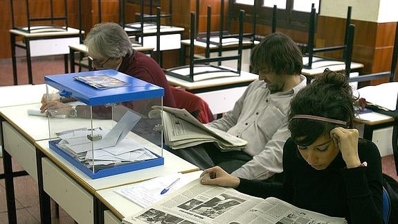 Mesa electoral en las elecciones europeas.