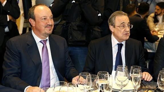 Rafa Benítez y Florentino Pérez, durante el tradicional almuerzo de Navidad del Real Madrid. 