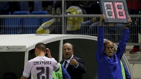 Cherysev abandonando el campo. 