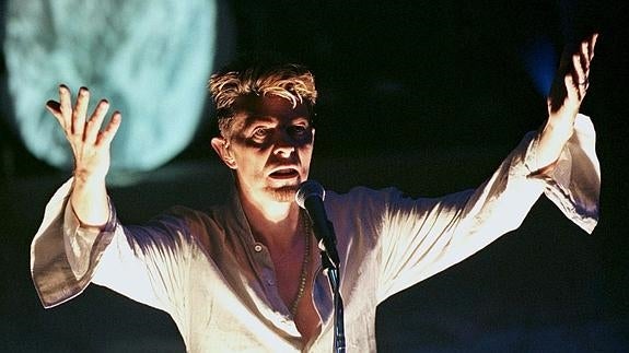 Bowie, durante una actuación en 1997, en Chicago.