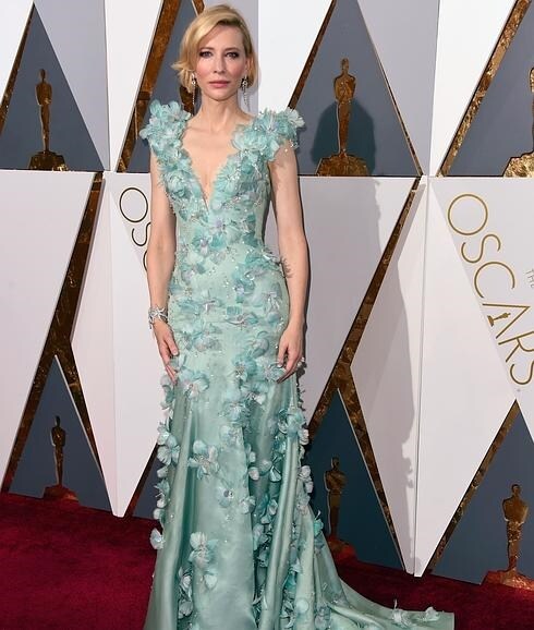 Cate Blanchett posa sobre la alfombra roja. 