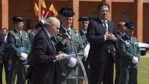 Fernández Díaz (i), durante su intervención en el acto de conmemoración del XX aniversario de la creación de la Escuela de Tráfico de la Guardia Civil.