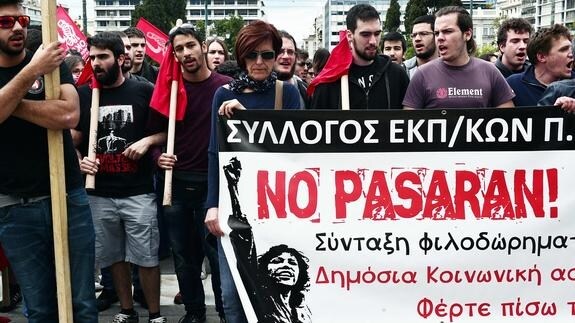 Manifestantes ayer en Atenas.