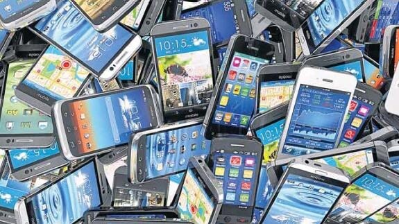 Un smartphone se compone de un 50% de plástico, un 15% de vidrio y un 35% de metales.
