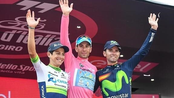 El podio del Giro, con Nibali, Chaves (i) y Valverde (d). AFP