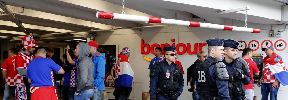 La policía francesa en un momento previo a un partido. 