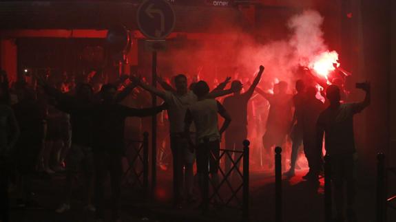 Hinchas rusos, alemanes y eslovacos se enfrentaron en peleas en Lille. 