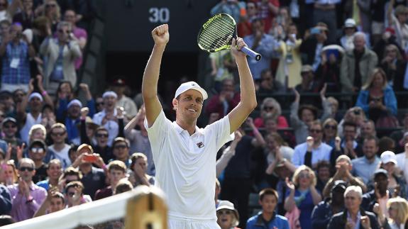 Querrey celebra el triunfo ante Djokovic. 