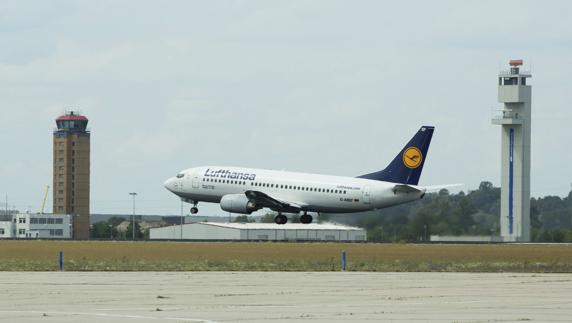 Despegue de un avión de Lufthansa. 