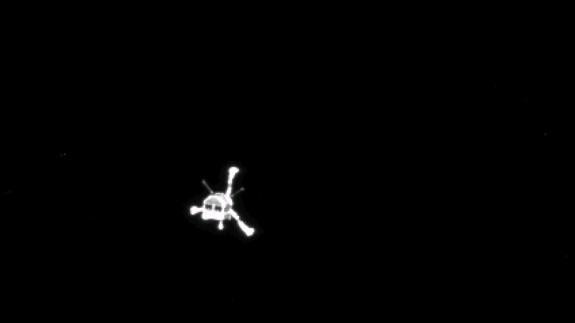 El robot Philae, cuando se dirigía a su destino.