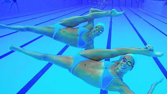 Dúo español de natación sincronizada formado por Ona Carbonell (en primer plano ) y Gemma Mengual.