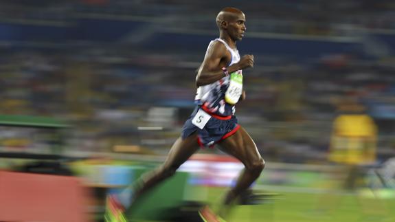 Mo Farah corre. 