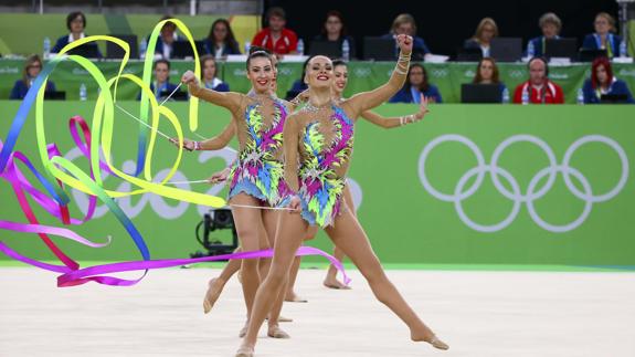 El equipo español de gimnasia rítmica, durante la final. 