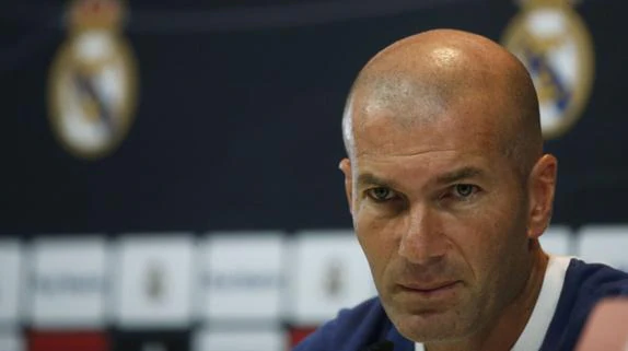 Zinedine Zidane , entrenador del Real Madrid. 