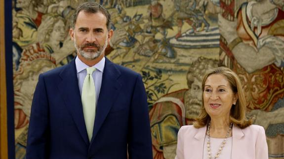 Felipe VI recibe en audiencia a la presidenta del Congreso, Ana Pastor. 