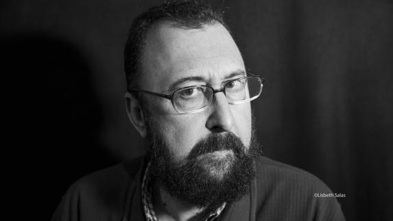 El escritor Hipólito G. Navarro.