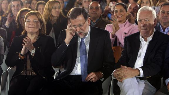 Mariano Rajoy, haciendo una llamada.