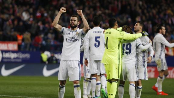 El Madrid celebra la victoria en el Calderón. 