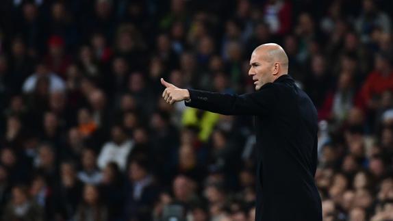 Zidane, ante el Dortmund. 