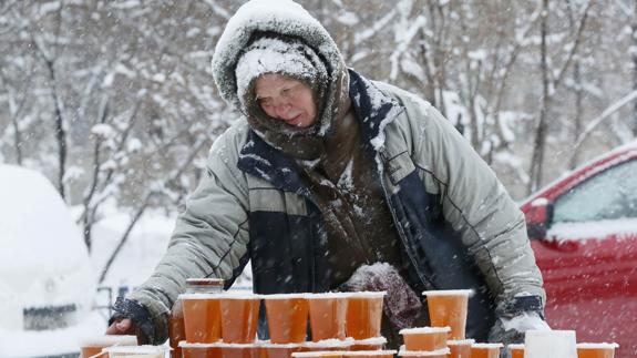 Una mujer siberiana, aterida de frío.