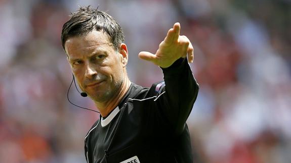 Mark Clattenburg, durante un partido. 