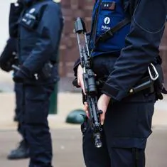 Polícia belga alerta sobre chegada de pistola semelhante a iPhone