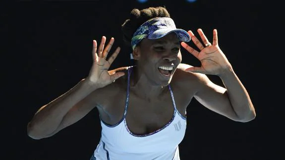 Venus Williams celebra su victoria. 