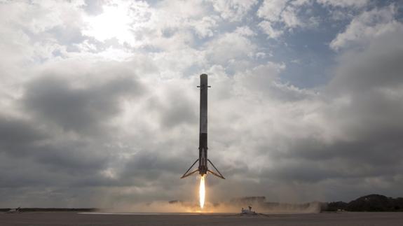 Lanzamiento de cohete SpaceX. 