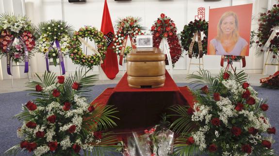 Capilla ardiente instalada en la sede del PSOE para despedir a Carme Chacón.