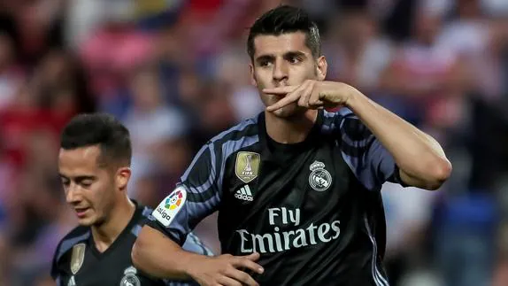 Morata celebra uno de sus goles al Granada. 